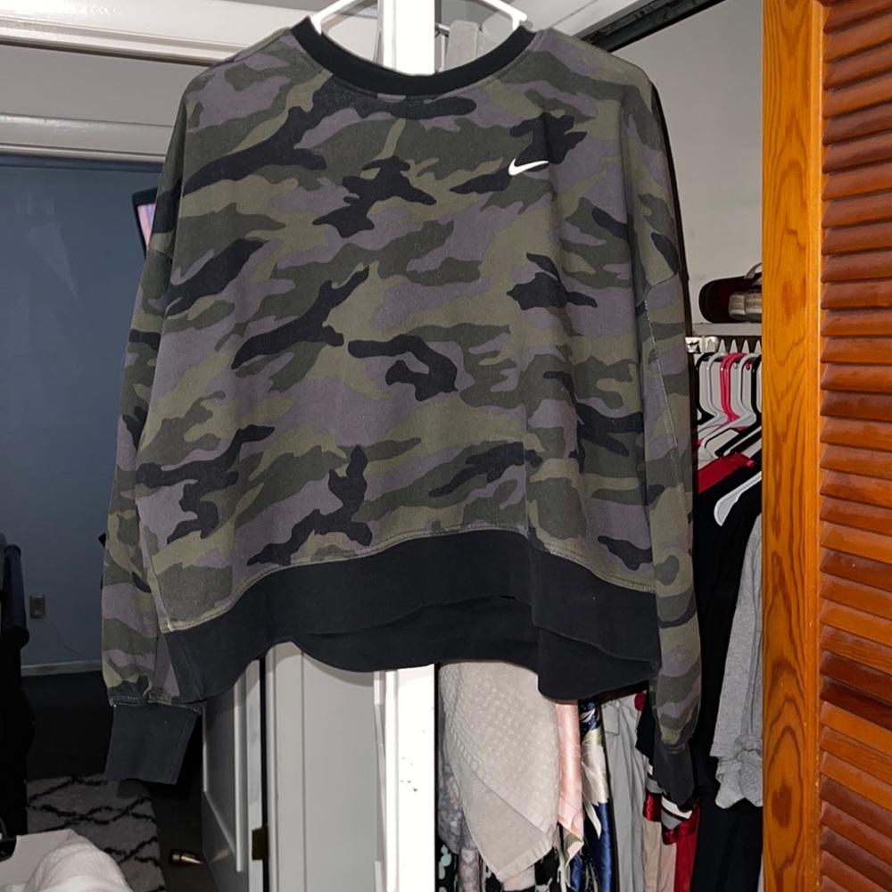 Nike camo crop top